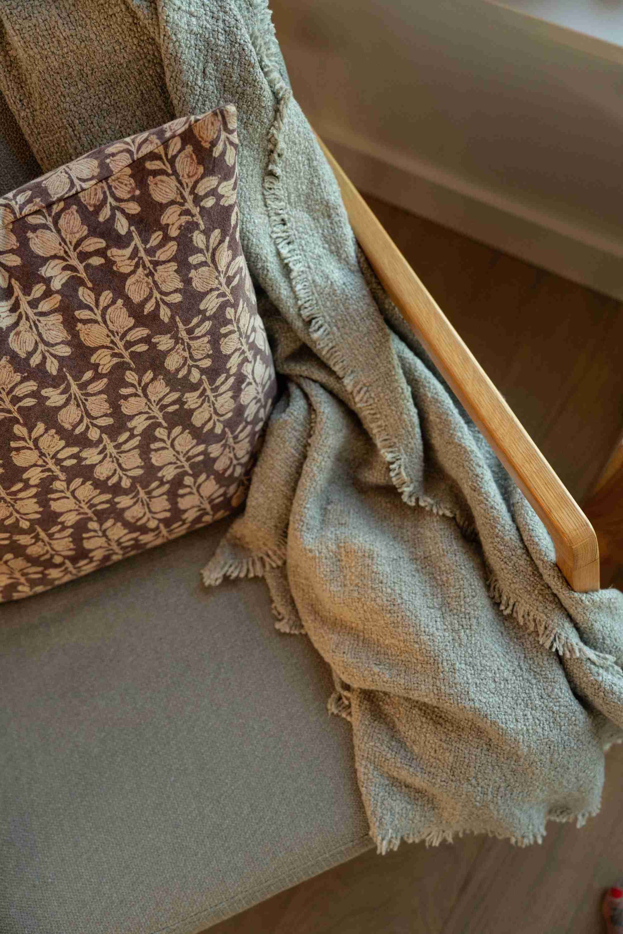 Callisto Throw, Light Grey - Image 2