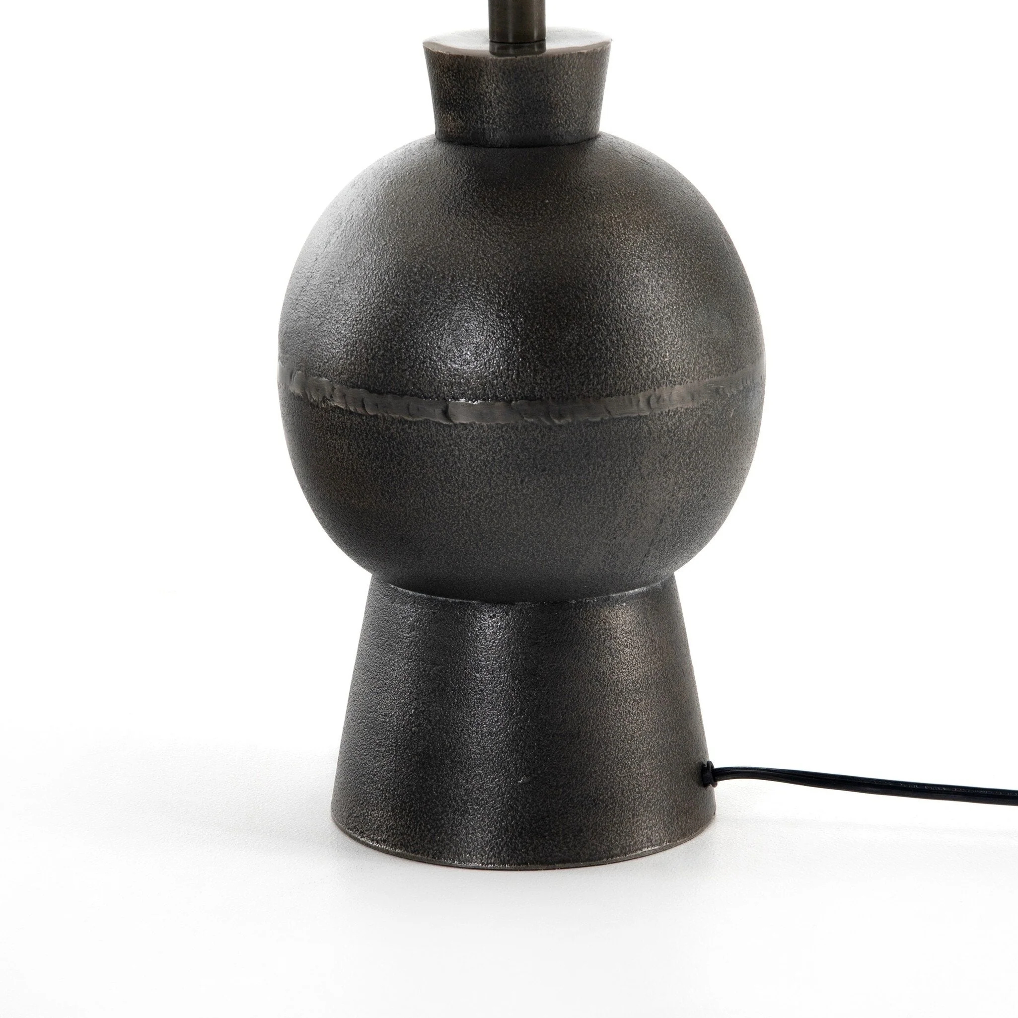 Kelita Table Lamp - Textured Black Aluminum - Image 3