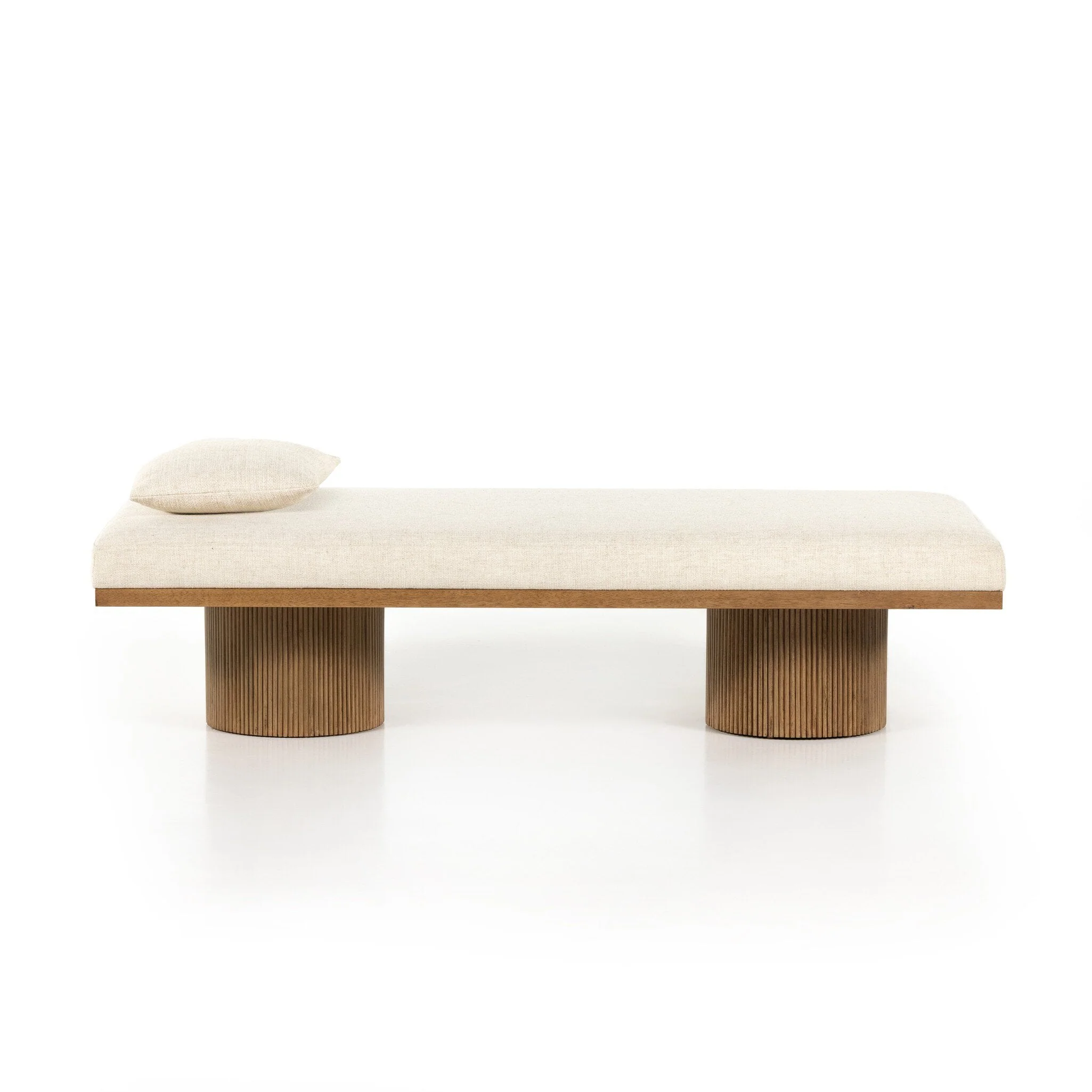 Jakobi Chaise – Thames Cream