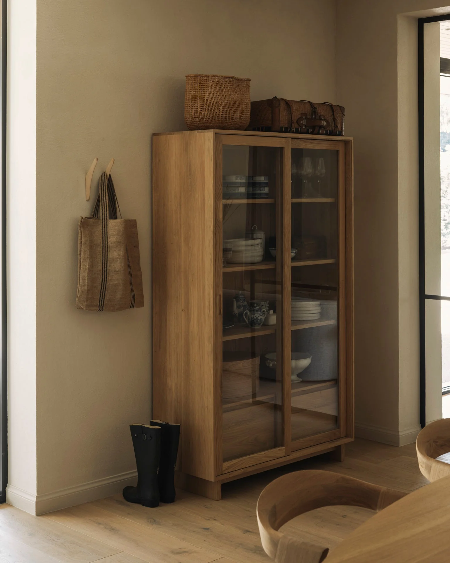 Wave Cupboard | Oak | 2 Sliding Doors | 2 Inside Drawers - Image 2