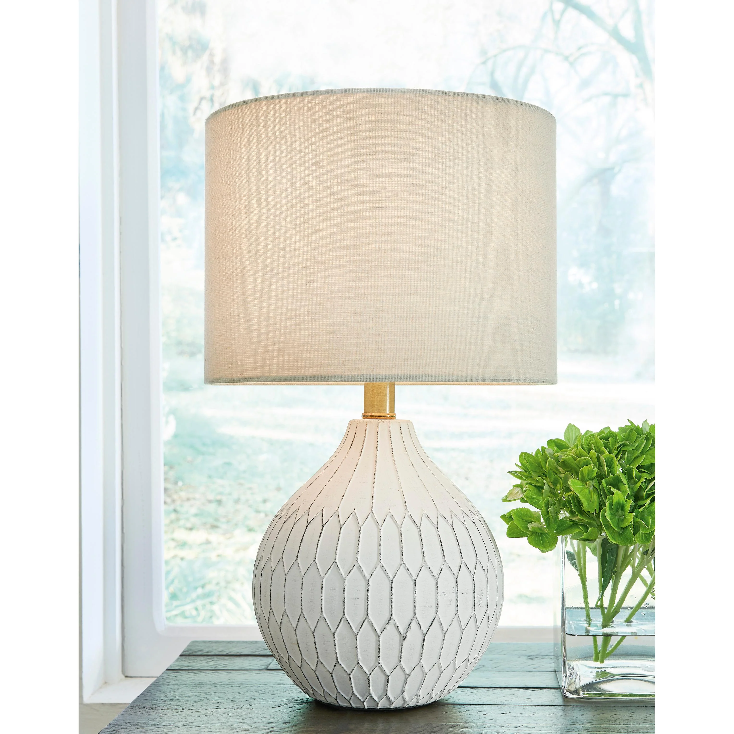 Signature Design by Ashley Wardmont L180094 Ceramic Table Lamp - Image 3