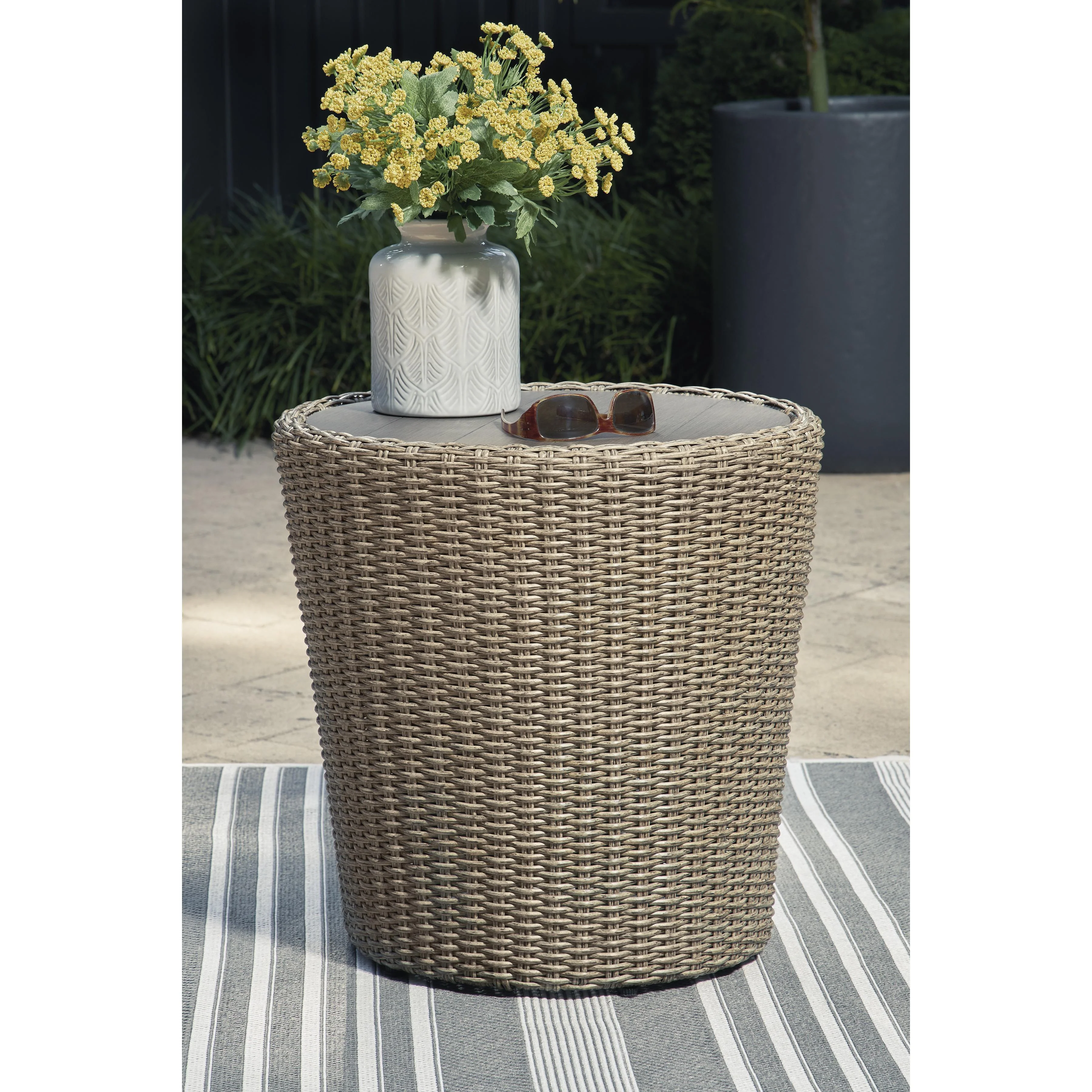 Signature Design by Ashley Danson P505-706 Round End Table - Image 3