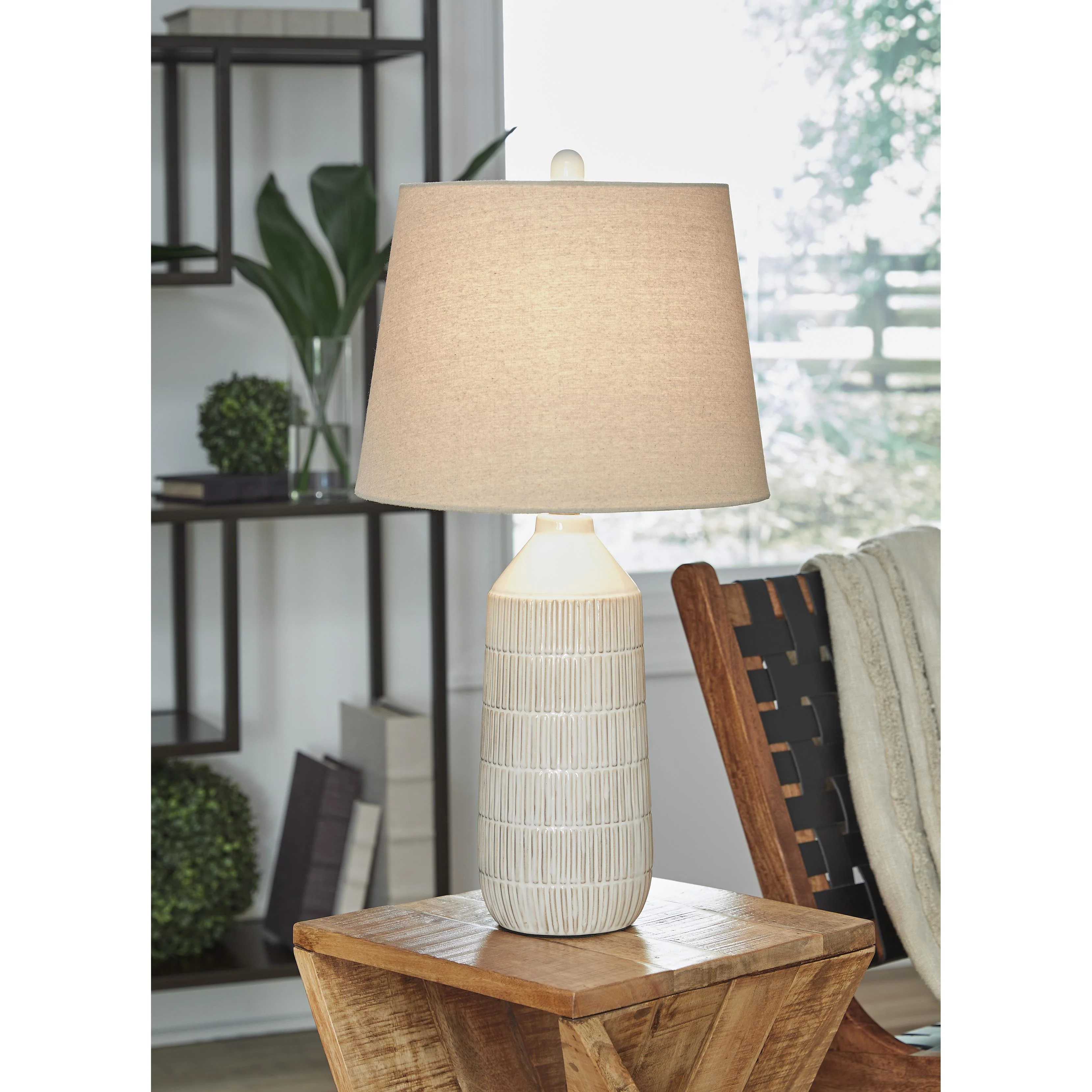 Signature Design by Ashley Willport L177994 Ceramic Table Lamp - Image 2