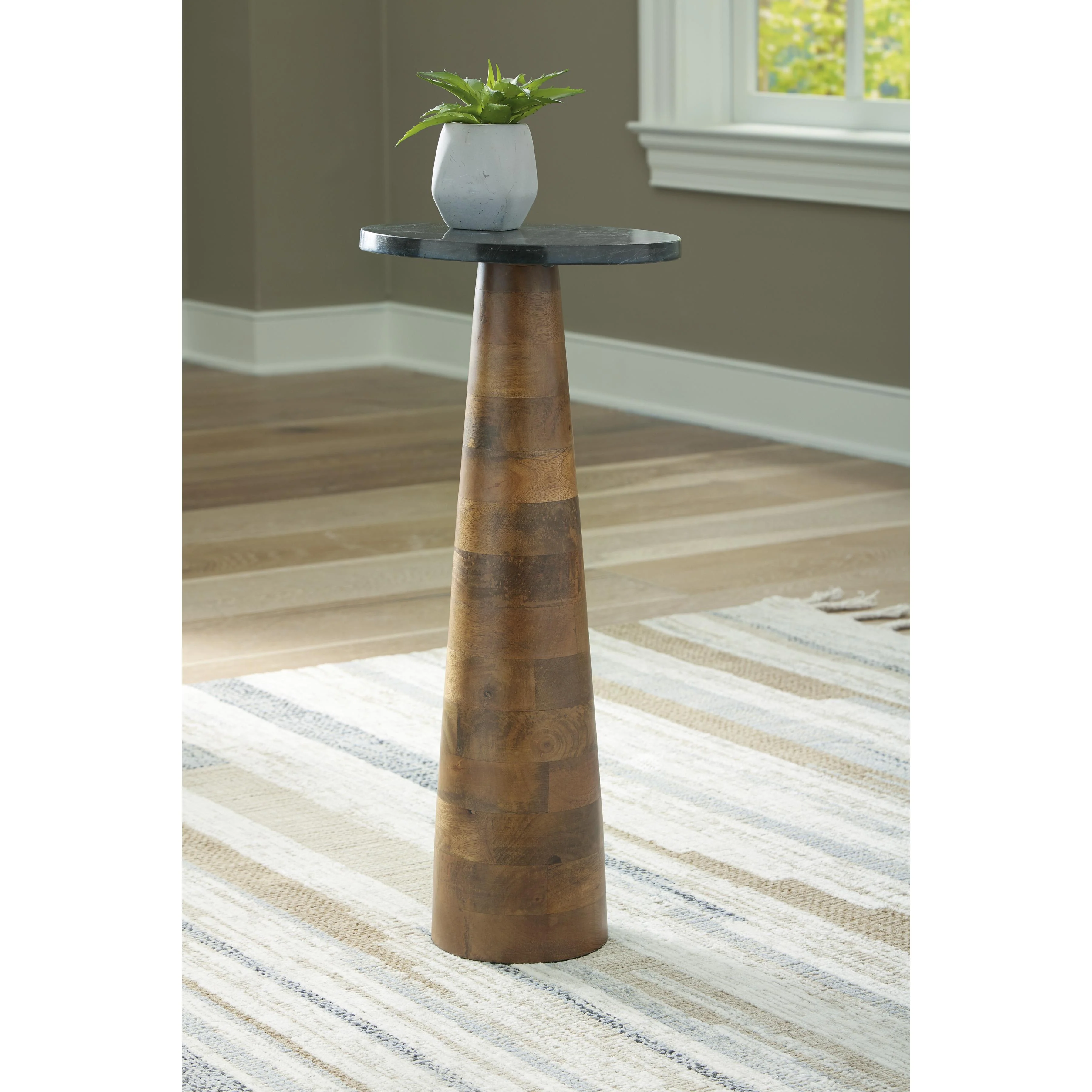 Signature Design by Ashley Quinndon A4000633 Accent Table - Image 3