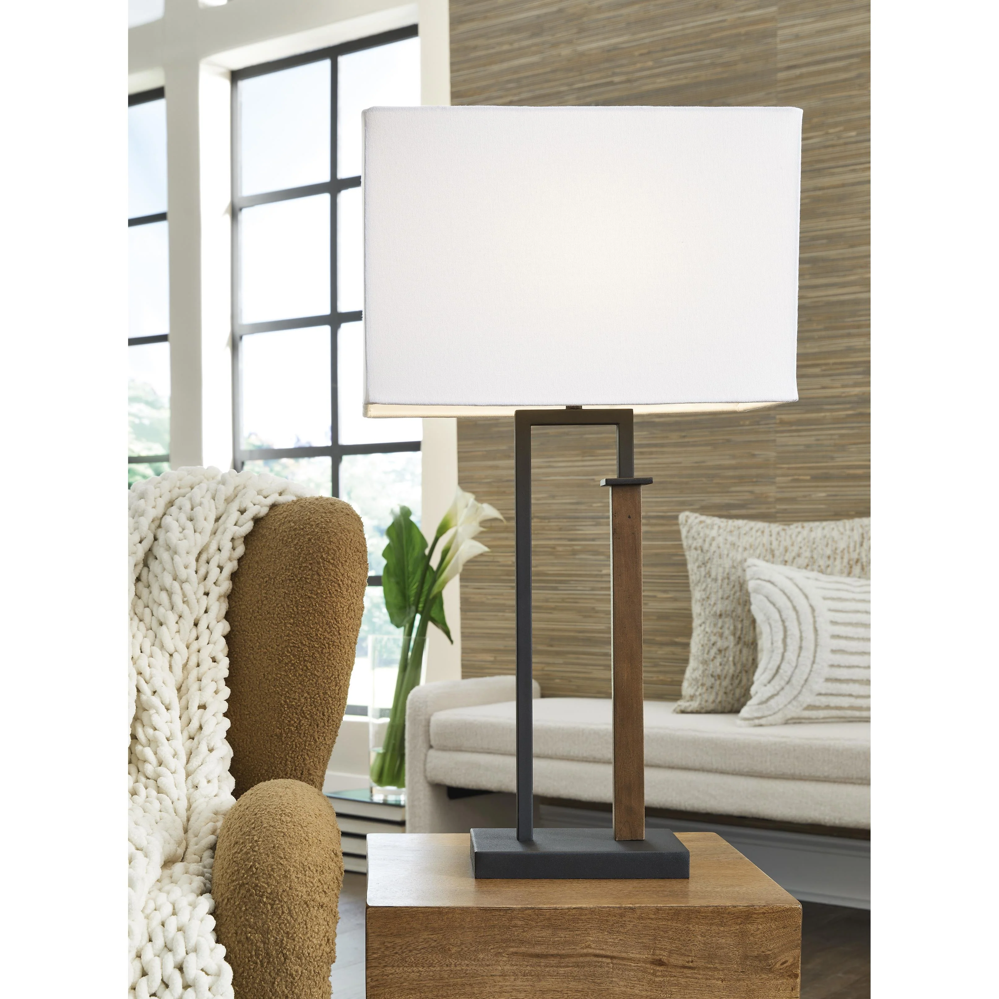 Signature Design by Ashley Voslen L204554 Metal Table Lamp - Image 2