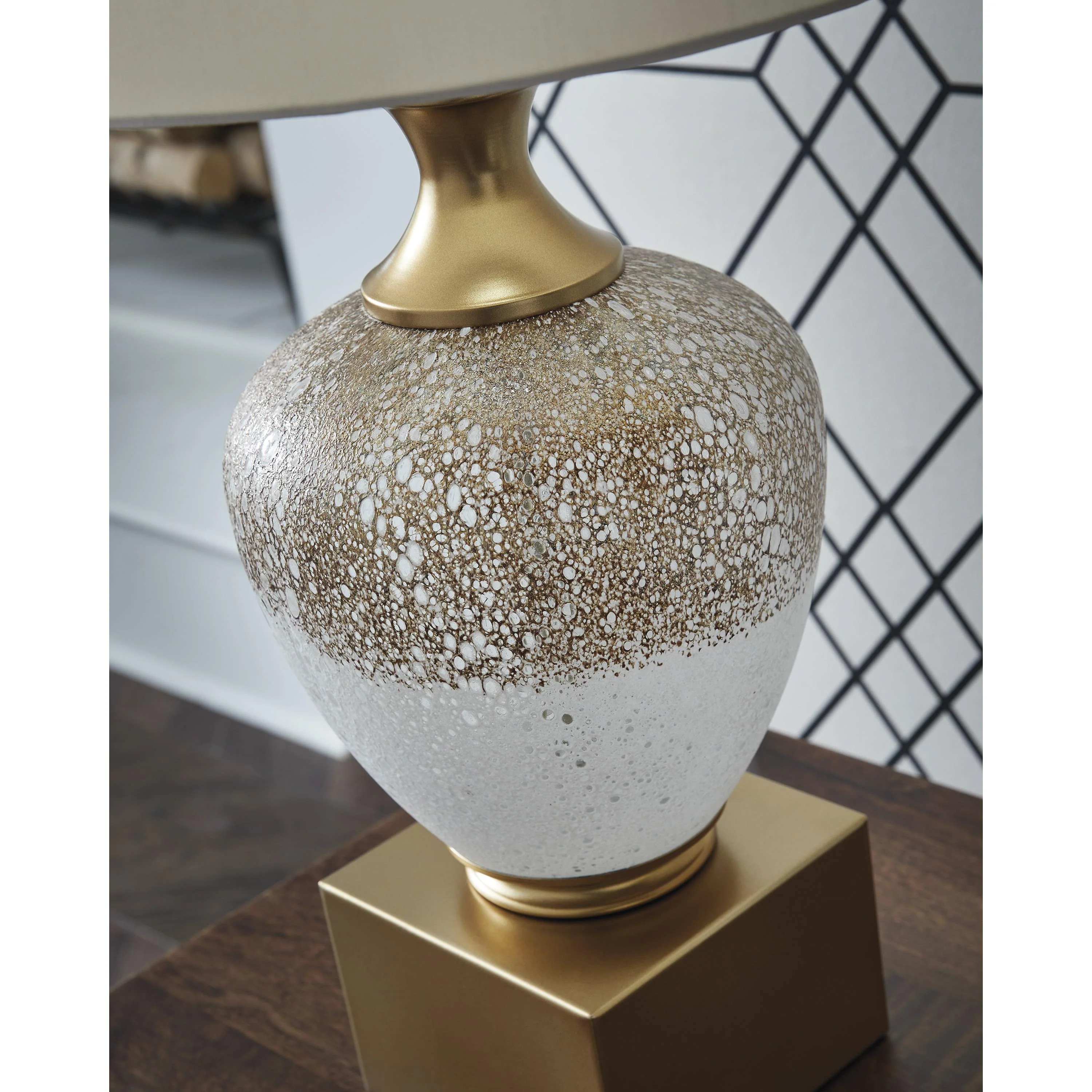 Signature Design by Ashley Tavisburg L430894 Glass Table Lamp - Image 3