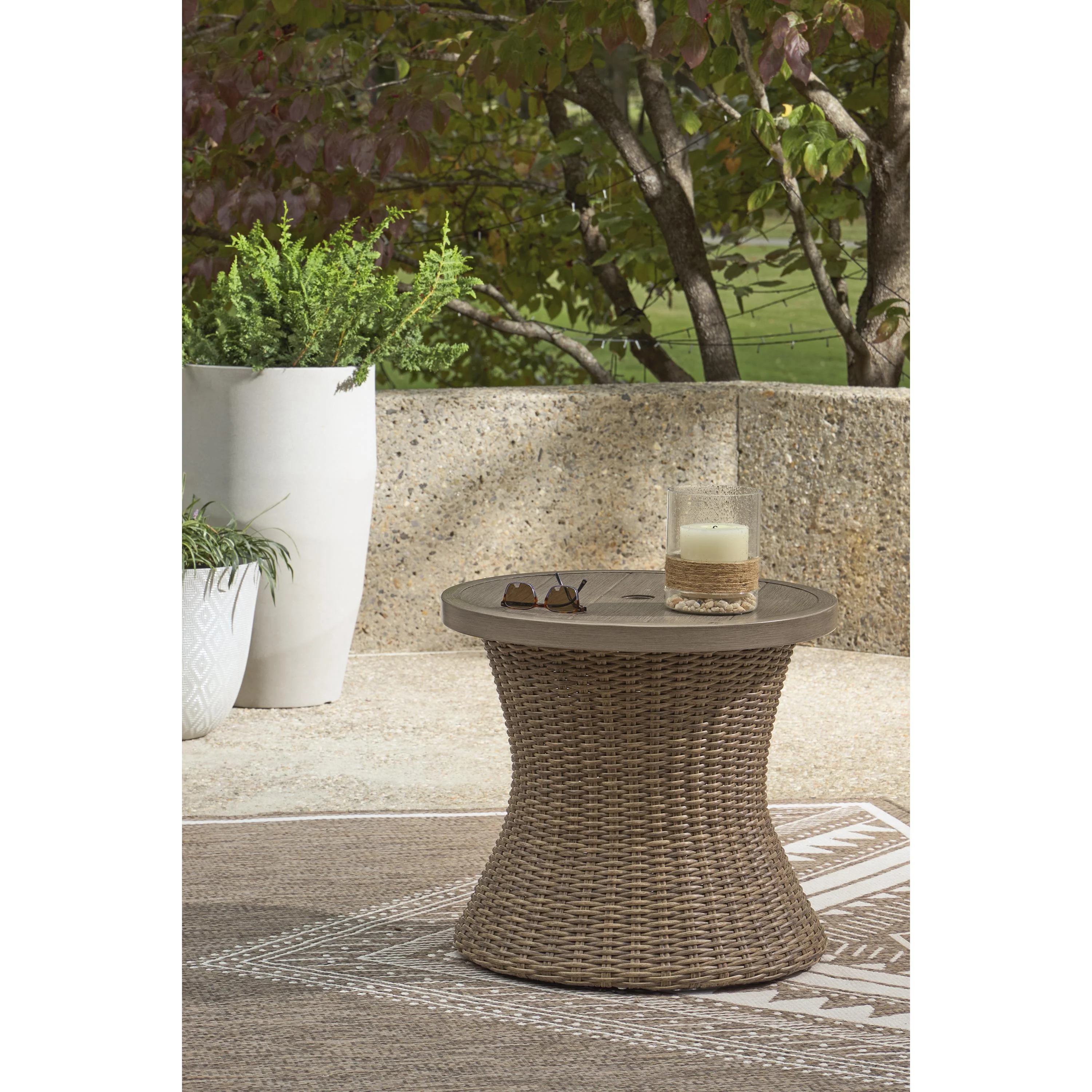 Signature Design by Ashley Laguna Heights PCP790-706 Round End Table with Umbrella Option - Image 2