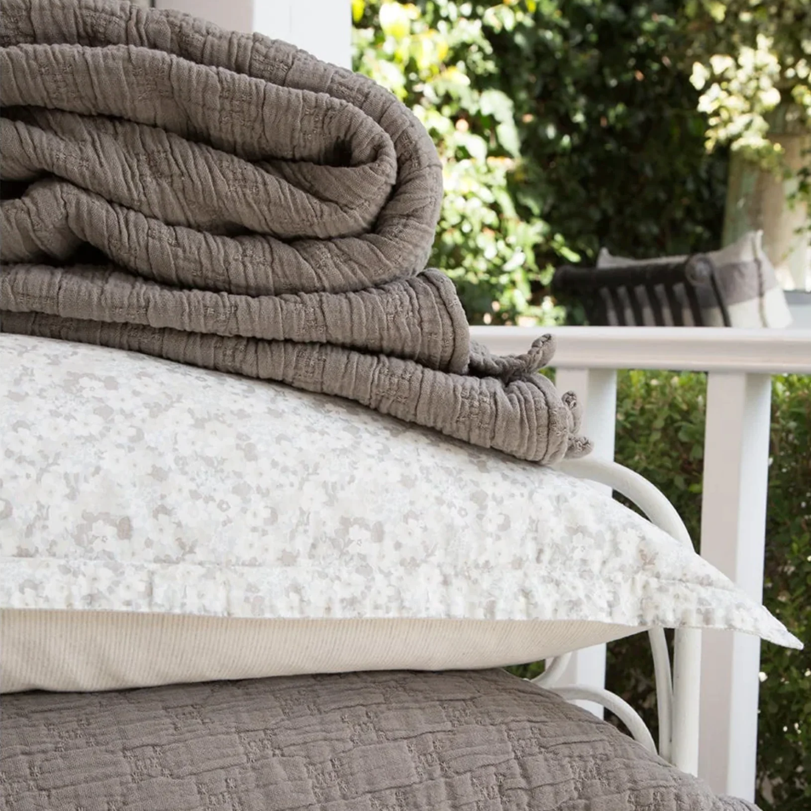 Blare Oversized Throw - Image 3