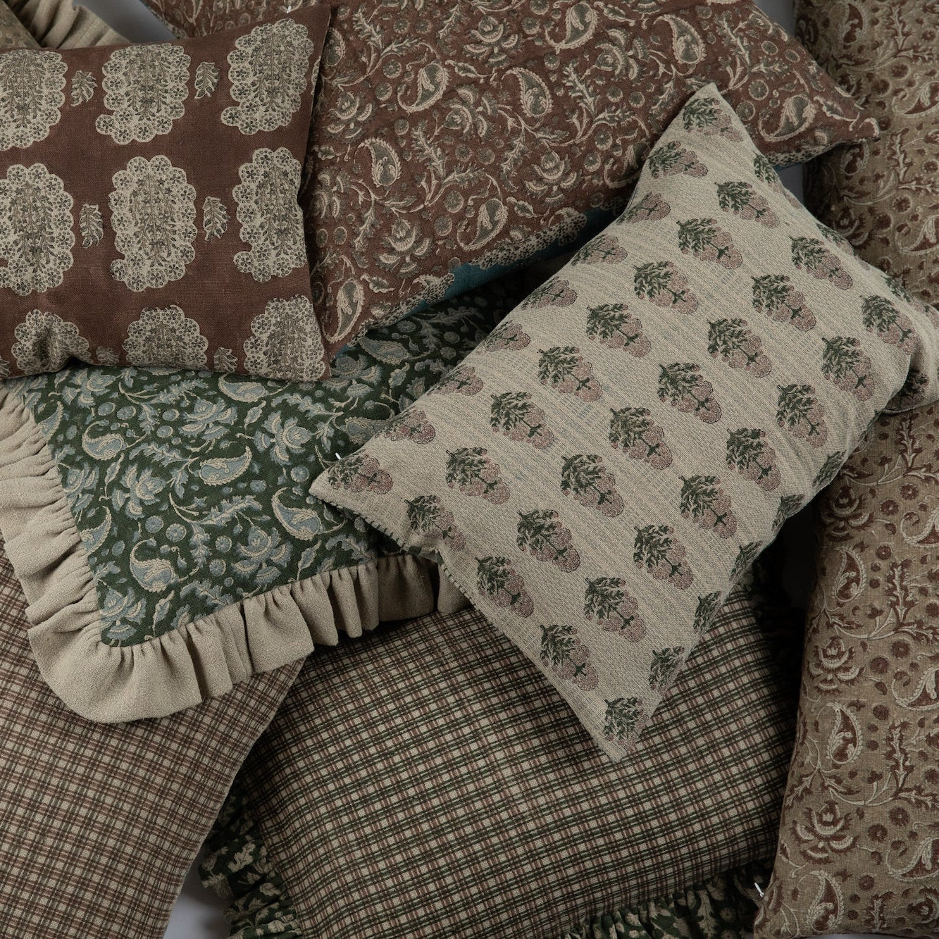 Ostuni Orchid Pillow - Image 2