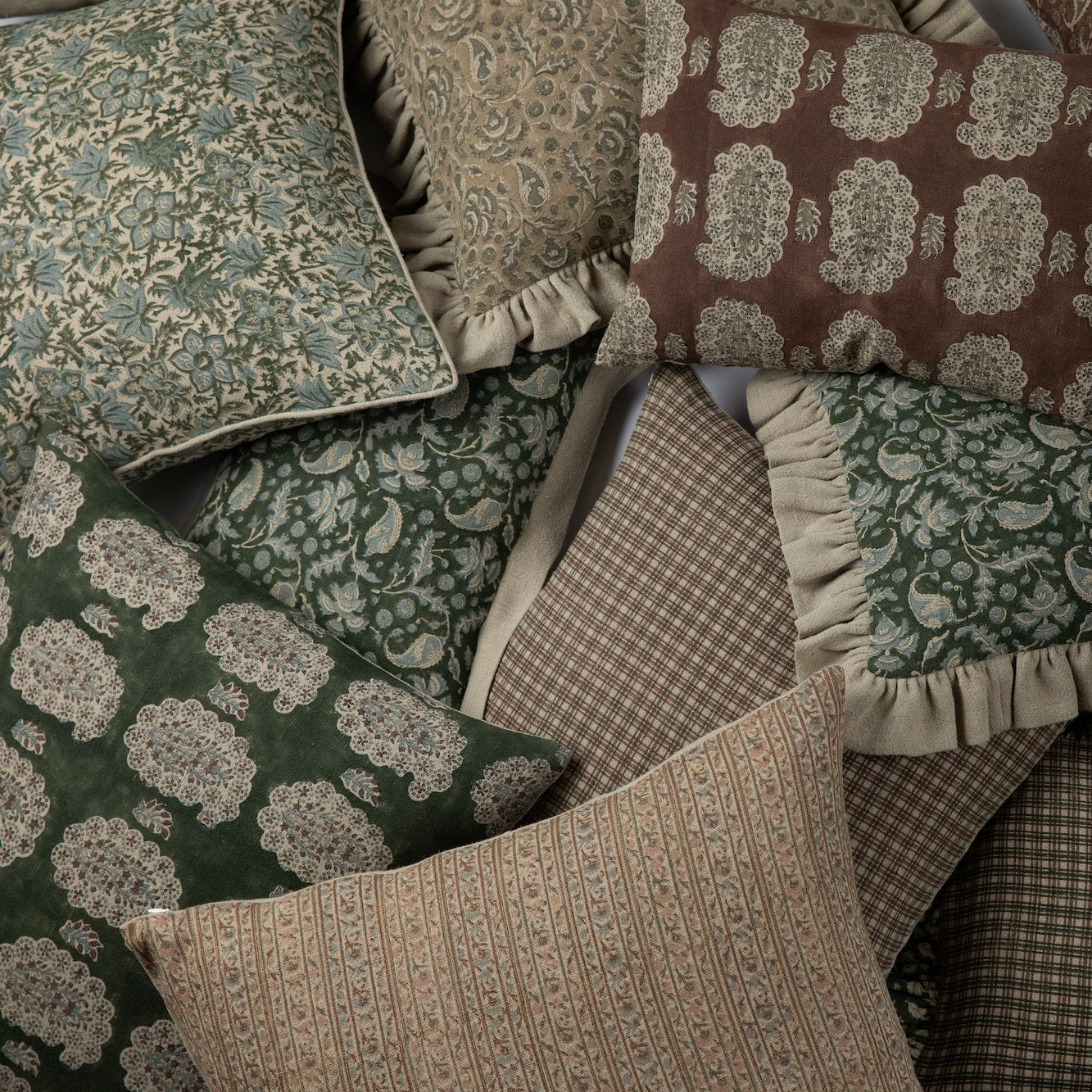 Bari Seaweed with Ruffle Pillow - Image 3