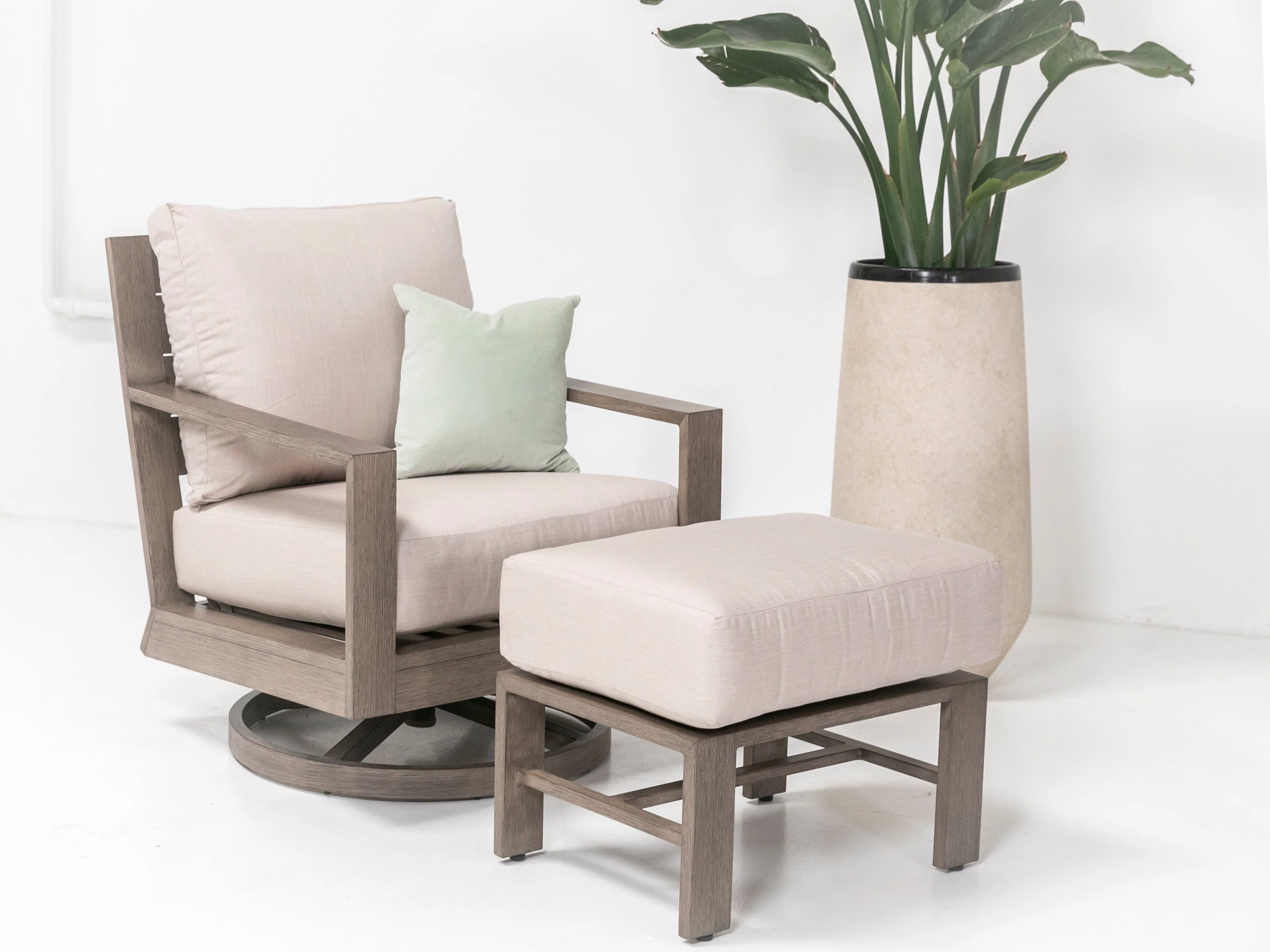 Laguna Ottoman in Canvas Flax, No Welt - Image 3