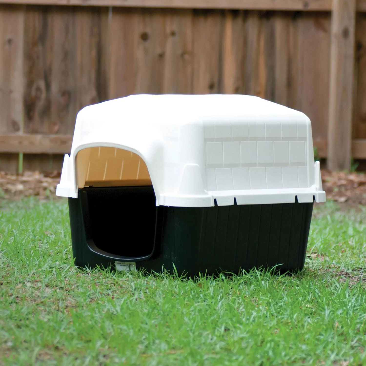 Barnhome III Dog House - Image 2