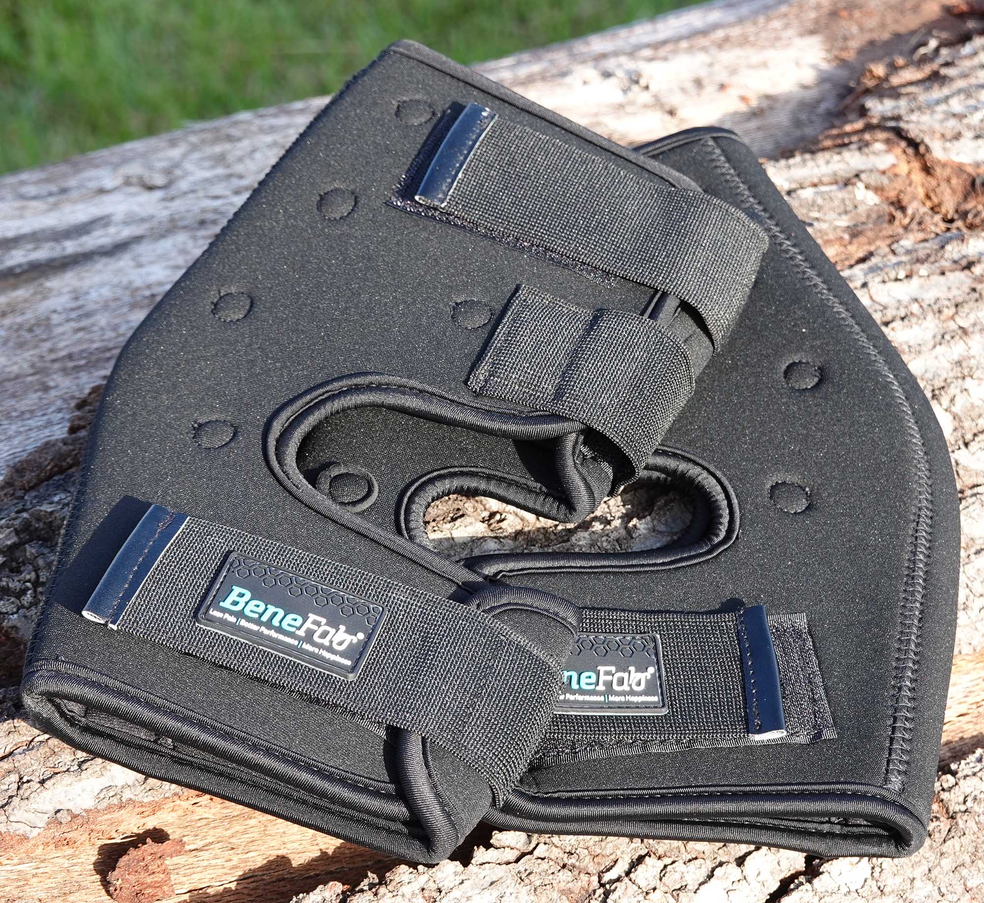 BeneFab Rejuvante Smart Hock Boots for Horses - Image 1
