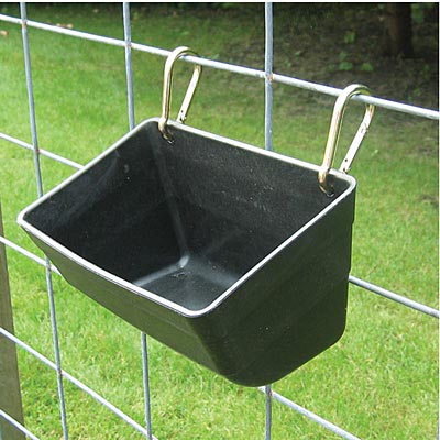 Little Giant Hanging Fence Feeder with Clips, 4 Quart - Image 2