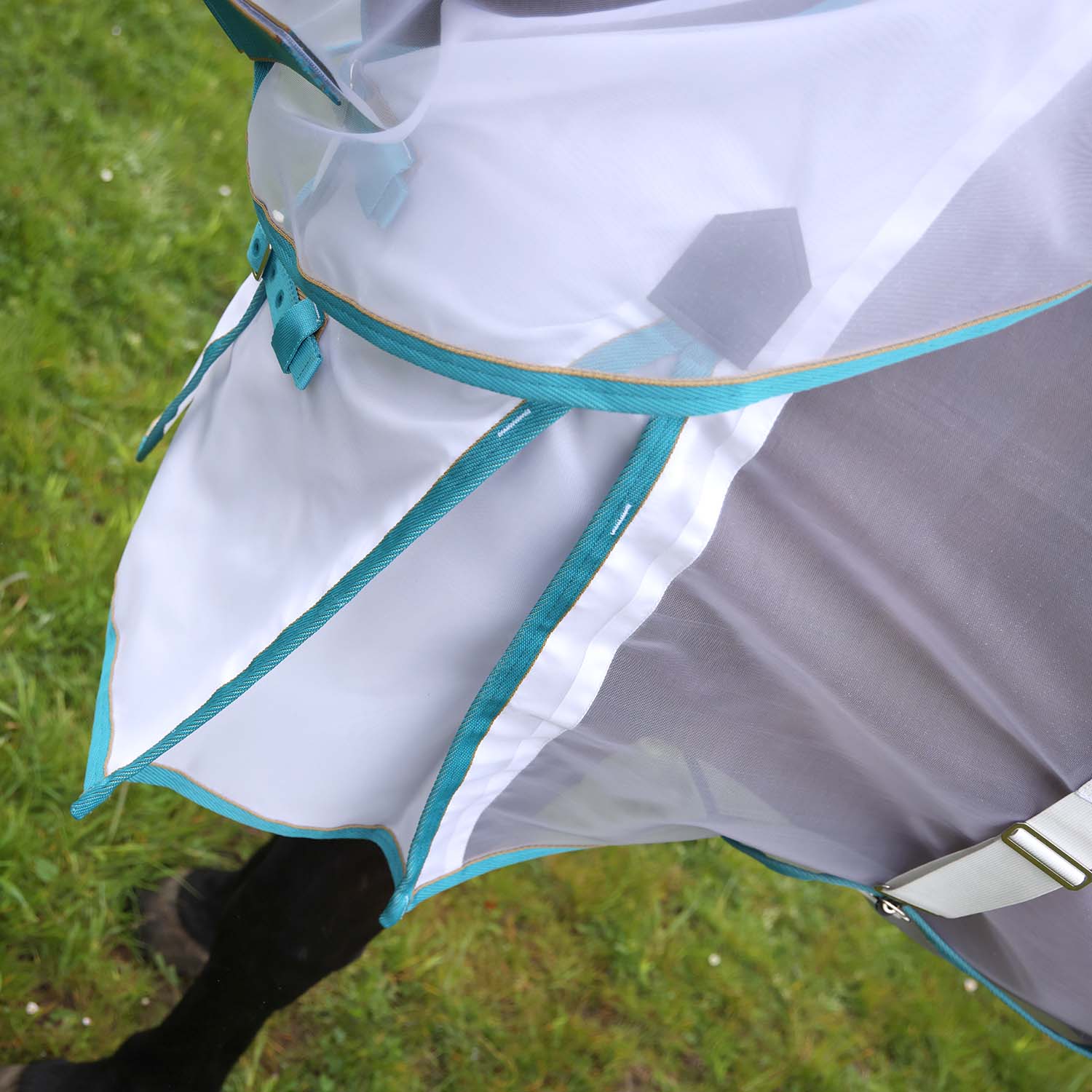 Highlander Fine Mesh Fly Sheet with Detachable Neck for Horses - Image 3