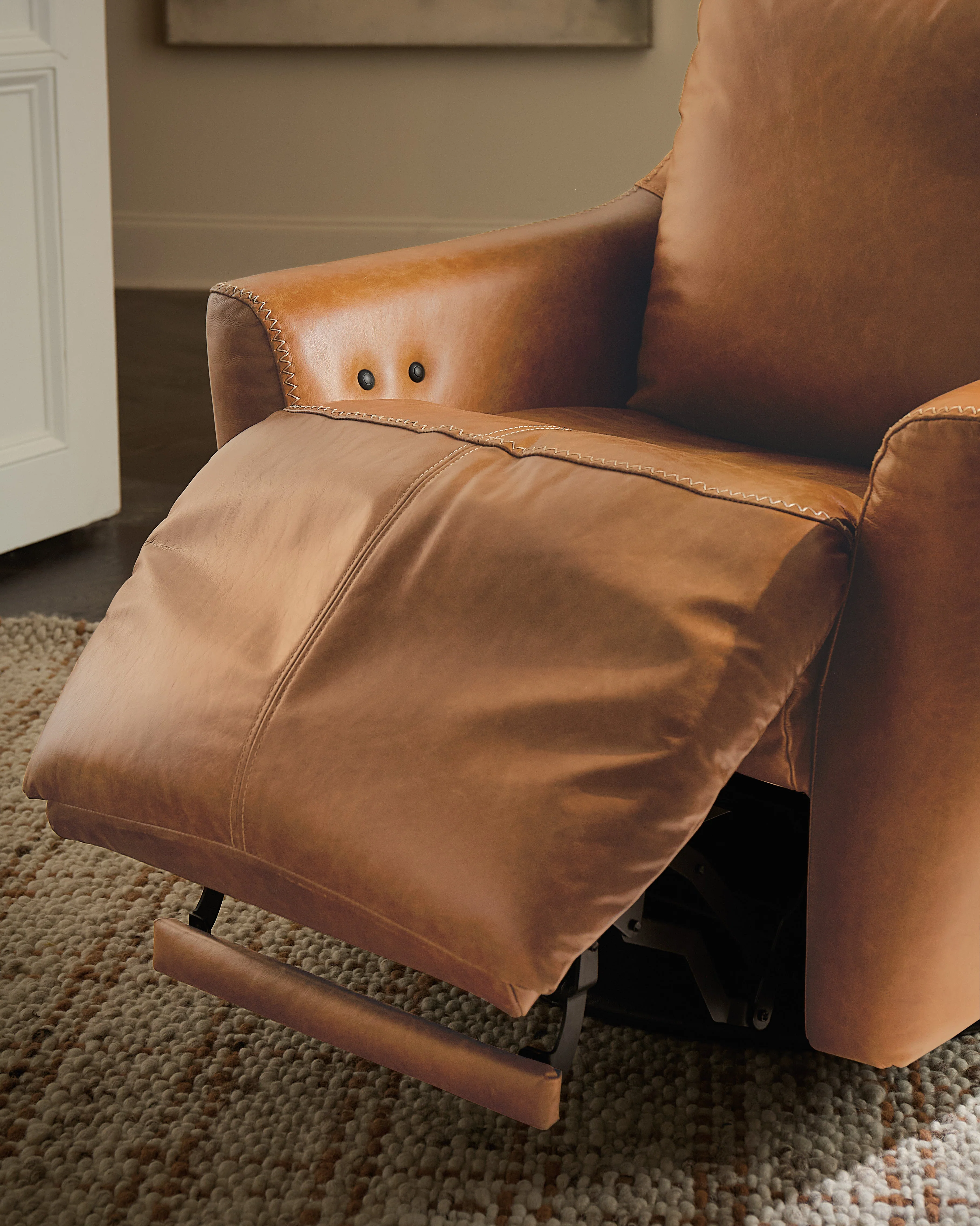 Beau Swivel w/Power Footrest - Image 2