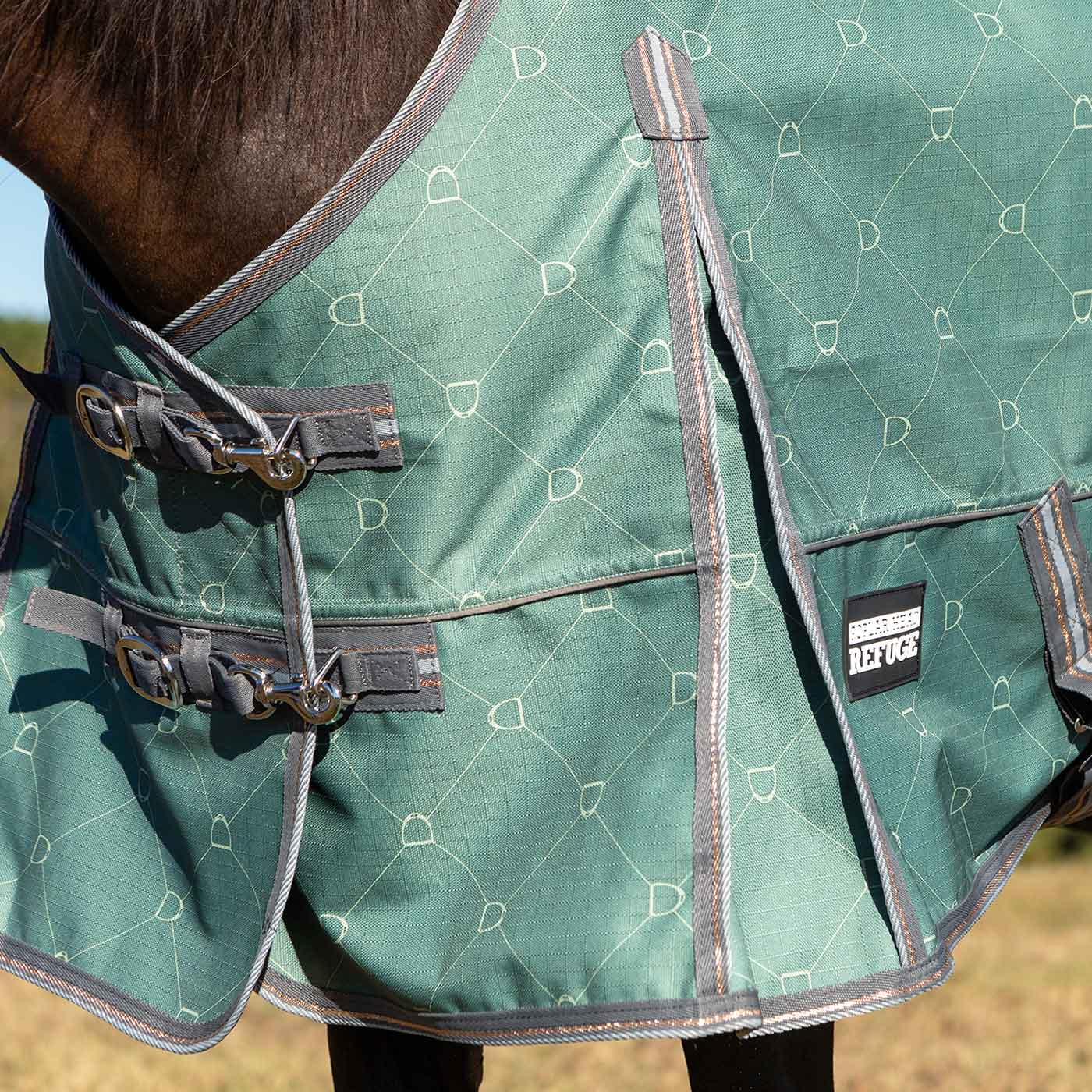 Jeffers Poplar Head Uniquely English 1200D Turnout Sheet, 0g - Waterproof & Breathable Lightweight Horse Blanket - Image 3
