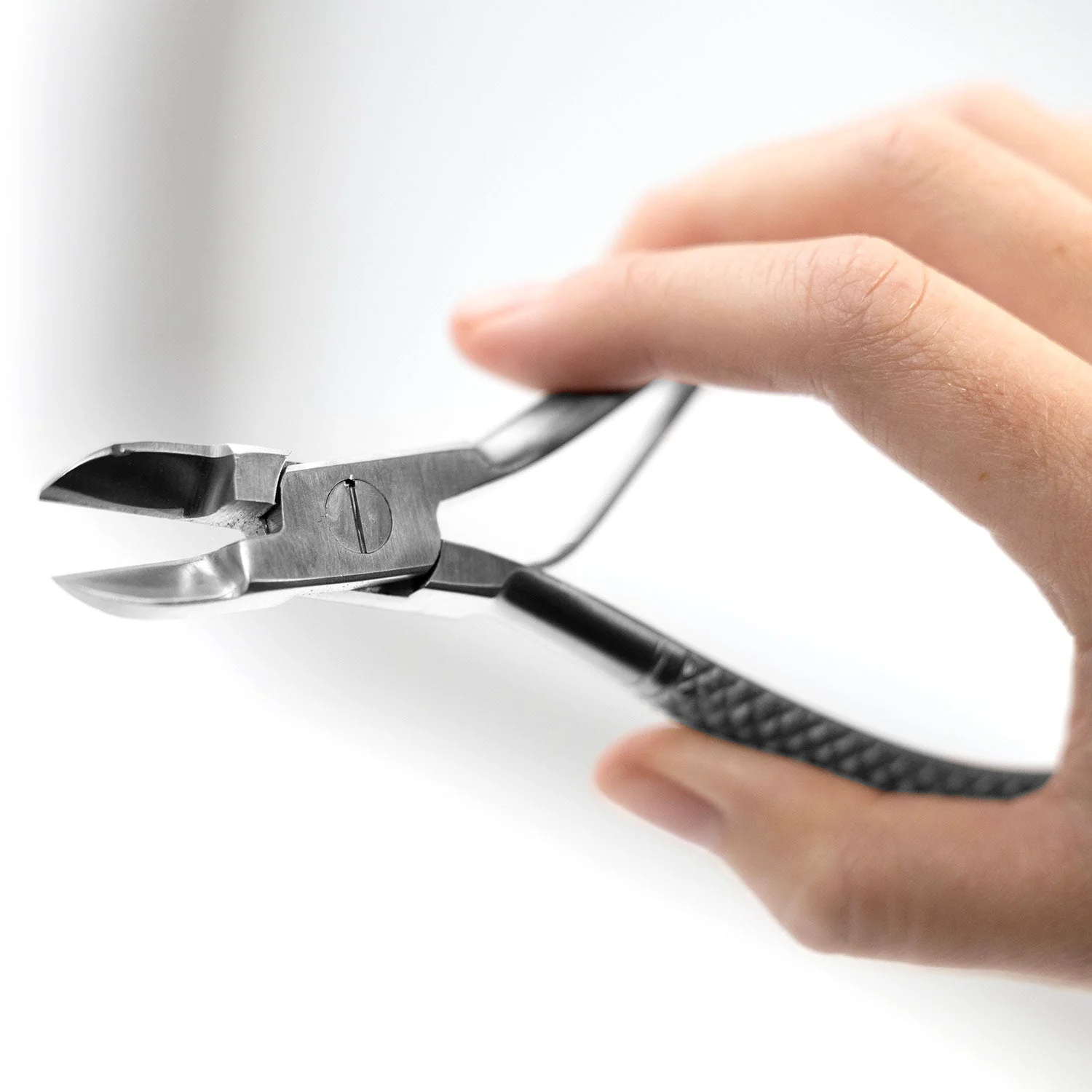Jeffers Rust-Resistant Pig Tooth & Tail Nippers - Image 3