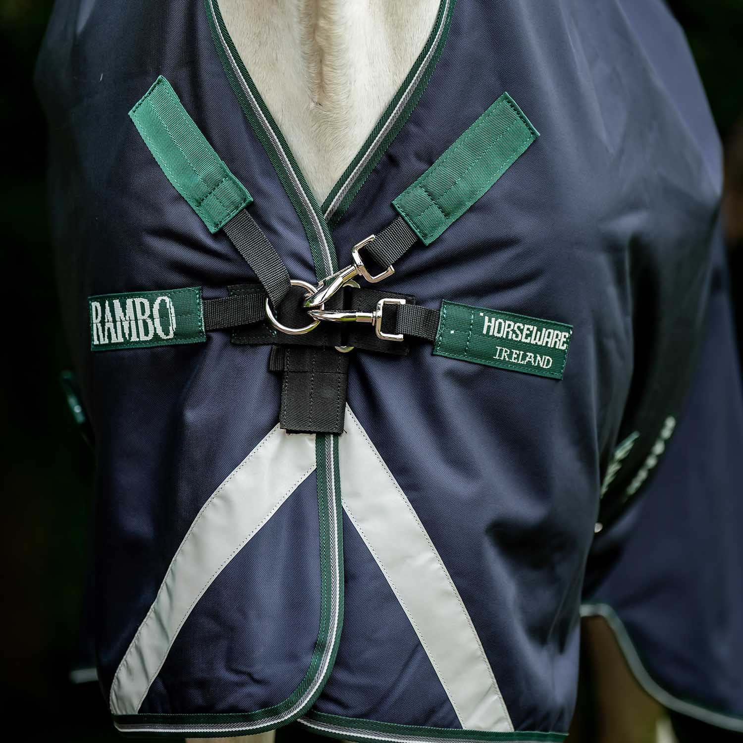 Rambo Wug Turnout, 1000D, 400 gram, Navy/Hunter Green - Image 3