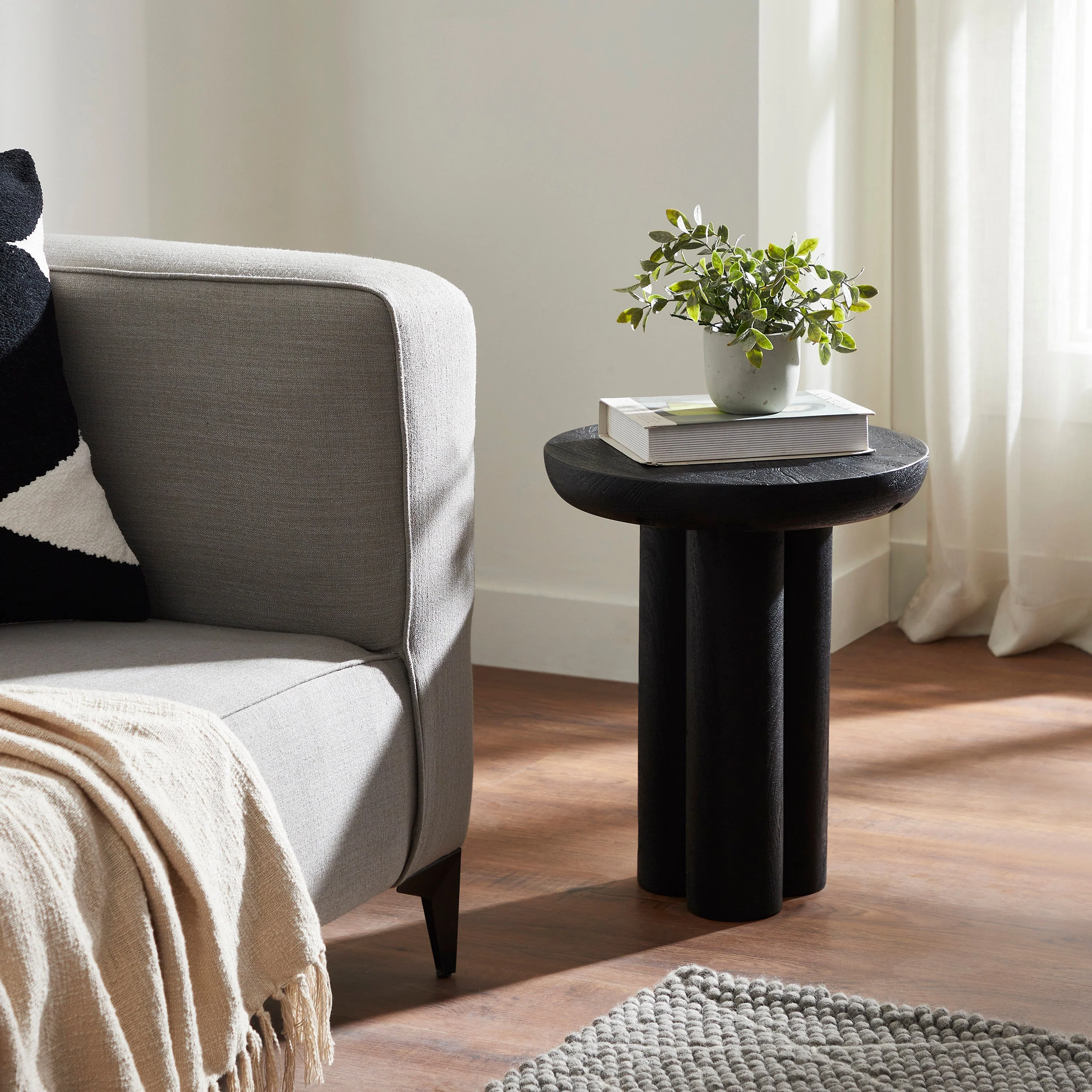Quintin Side Table - Image 3